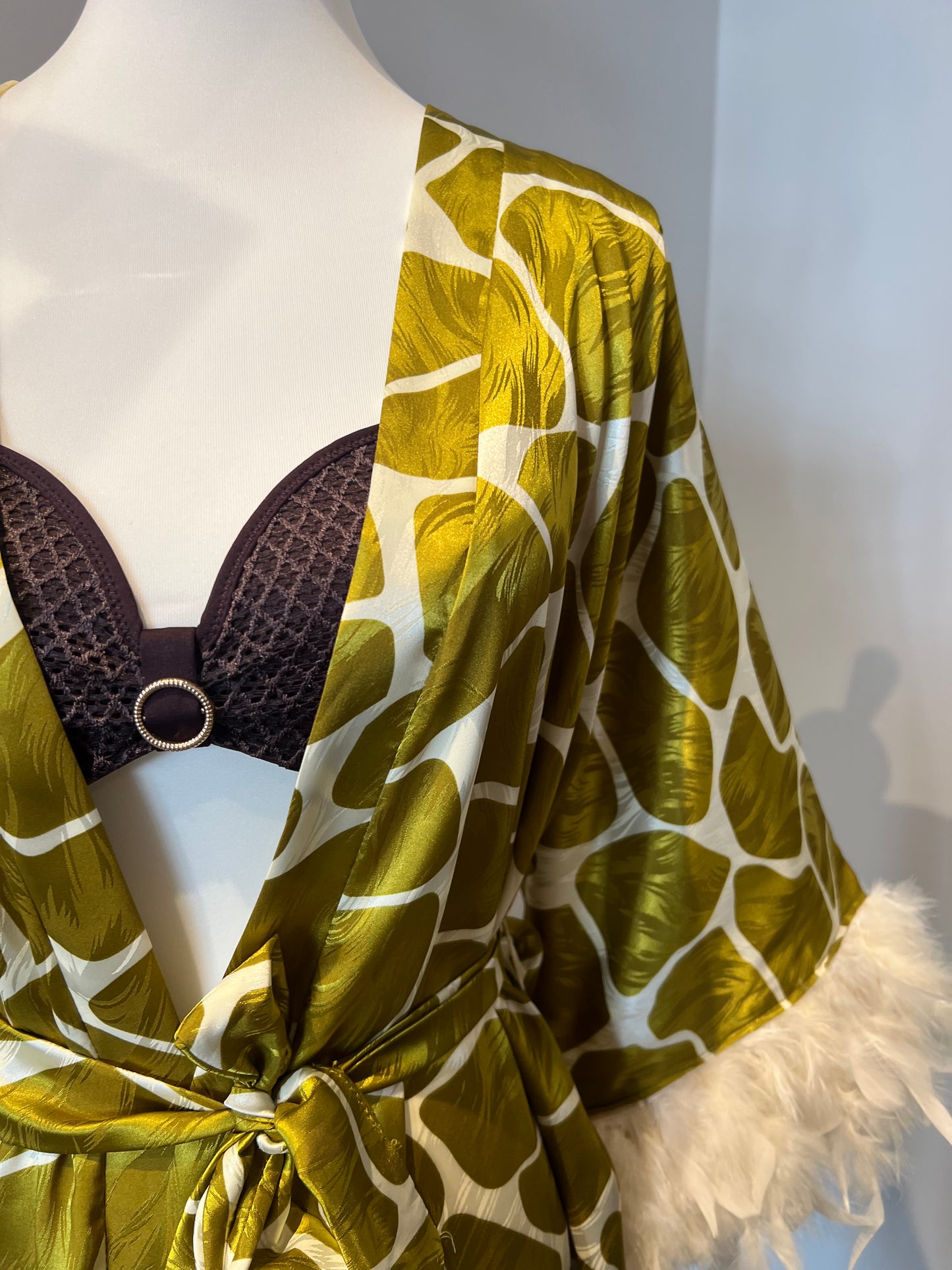 Kaftan AMORE aus Seide mit Federn