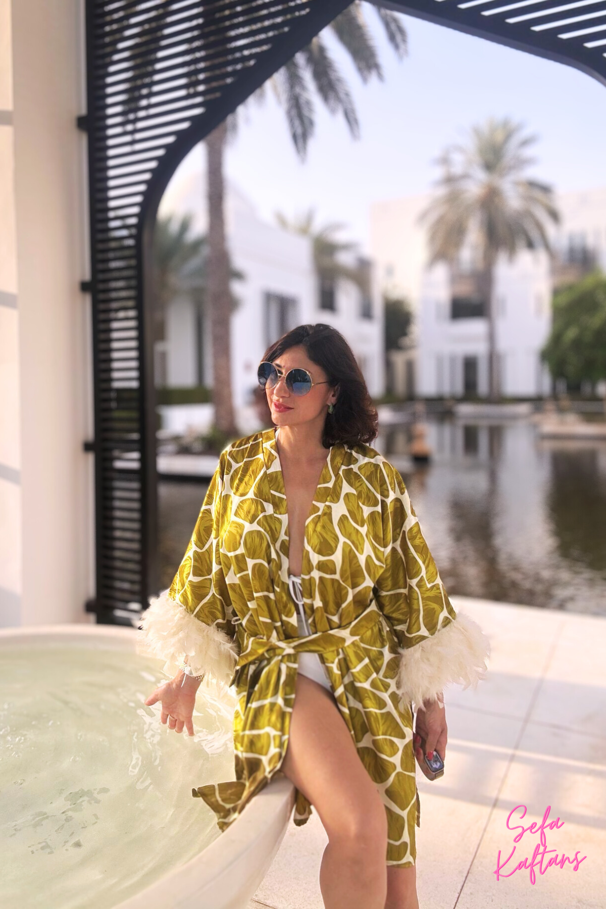 Kaftan AMORE aus Seide mit Federn