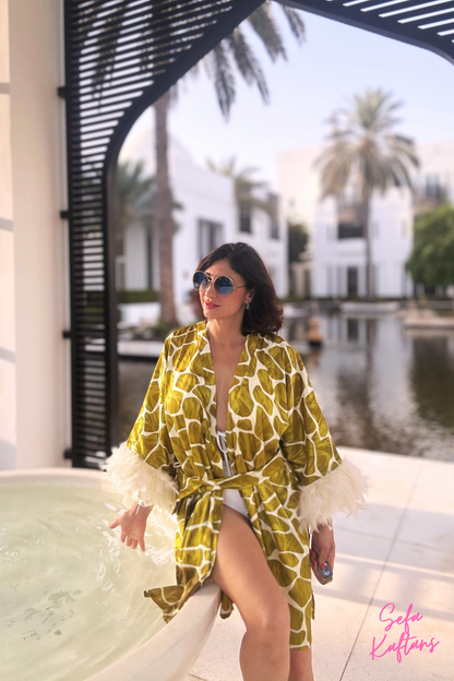Kaftan AMORE aus Seide mit Federn